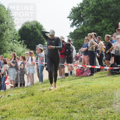 15.06.2025 - 27. Vierlanden-Triathlon KatJ http://msf.ph/oto/8012252 15.06.2025 10:14:03 Schwimmen 472, 475, 490, 540 meine-sportfotos.de
