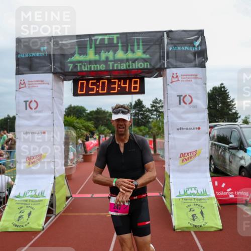 15.06.2025 - 7 Türme Triathlon Michael Strokosch http://msf.ph/oto/8012253 15.06.2025 15:03:47 Ziel 247 meine-sportfotos.de