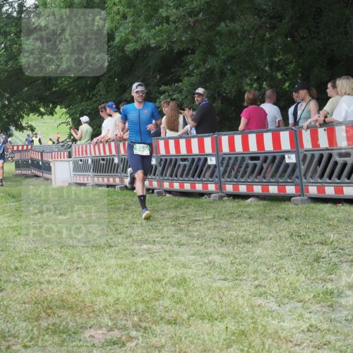 21.06.2025 - 27. Vierlanden-Triathlon KatJ http://msf.ph/oto/8012254 15.06.2025 13:08:24 Ziel 685, 740 meine-sportfotos.de