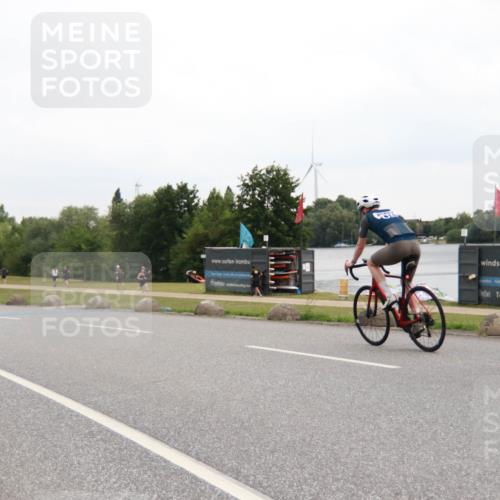 21.06.2025 - 27. Vierlanden-Triathlon H.Heesch http://msf.ph/oto/8012256 15.06.2025 13:21:05 Radfahren  meine-sportfotos.de