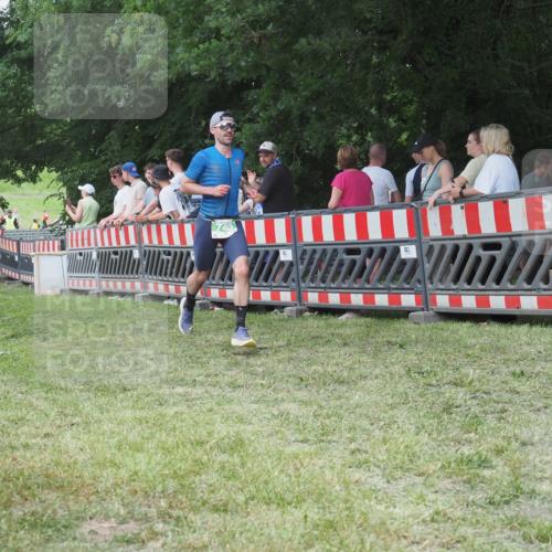 21.06.2025 - 27. Vierlanden-Triathlon KatJ http://msf.ph/oto/8012269 15.06.2025 13:08:24 Ziel 685, 740 meine-sportfotos.de