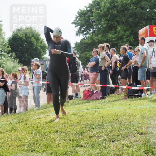 15.06.2025 - 27. Vierlanden-Triathlon KatJ http://msf.ph/oto/8012275 15.06.2025 10:14:03 Schwimmen 472, 475, 490, 540 meine-sportfotos.de