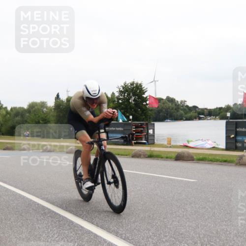 21.06.2025 - 27. Vierlanden-Triathlon H.Heesch http://msf.ph/oto/8012280 15.06.2025 13:23:02 Radfahren 1127 meine-sportfotos.de