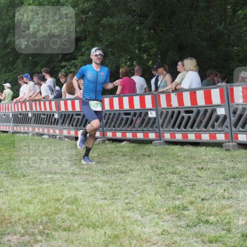 21.06.2025 - 27. Vierlanden-Triathlon KatJ http://msf.ph/oto/8012282 15.06.2025 13:08:24 Ziel 685, 740 meine-sportfotos.de