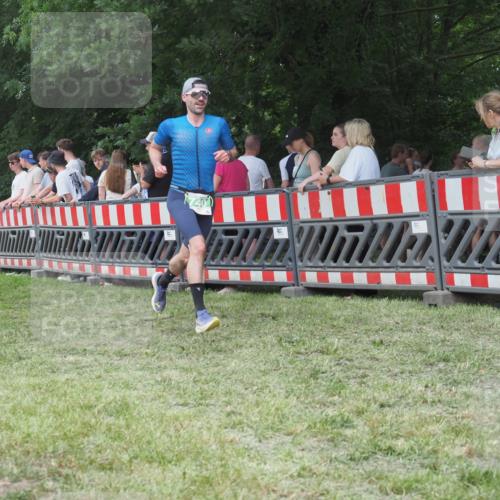21.06.2025 - 27. Vierlanden-Triathlon KatJ http://msf.ph/oto/8012287 15.06.2025 13:08:24 Ziel 685, 740 meine-sportfotos.de