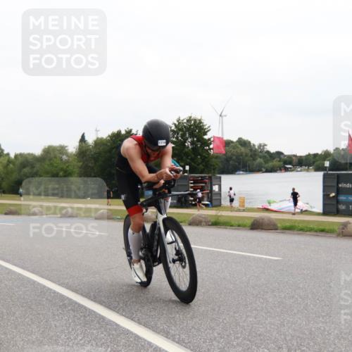21.06.2025 - 27. Vierlanden-Triathlon H.Heesch http://msf.ph/oto/8012289 15.06.2025 13:23:10 Radfahren 1114 meine-sportfotos.de