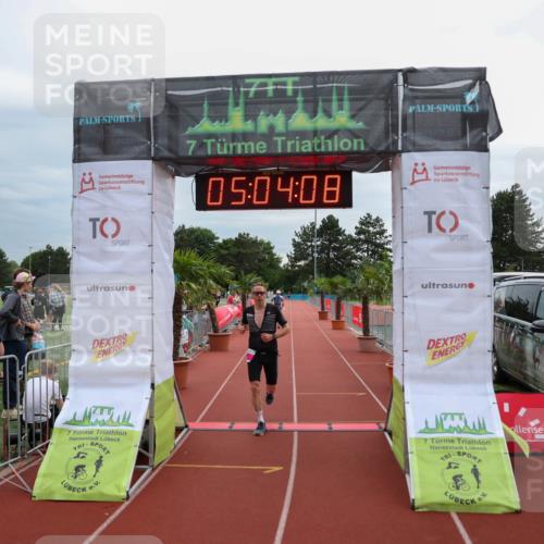 15.06.2025 - 7 Türme Triathlon Michael Strokosch http://msf.ph/oto/8012292 15.06.2025 15:04:08 Ziel 256 meine-sportfotos.de