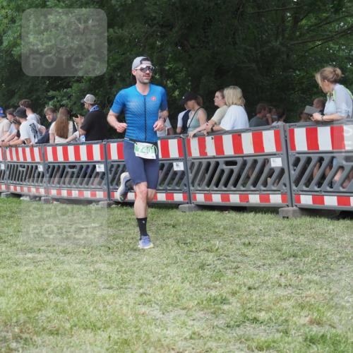 21.06.2025 - 27. Vierlanden-Triathlon KatJ http://msf.ph/oto/8012294 15.06.2025 13:08:24 Ziel 685, 740 meine-sportfotos.de