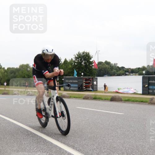 21.06.2025 - 27. Vierlanden-Triathlon H.Heesch http://msf.ph/oto/8012327 15.06.2025 13:23:49 Radfahren 1145, 1162 meine-sportfotos.de
