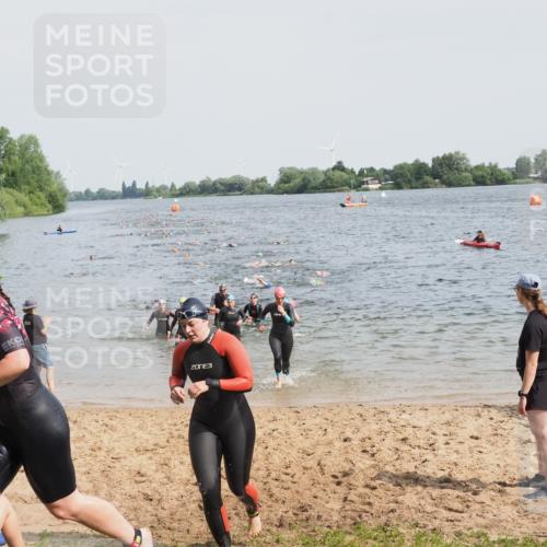 21.06.2025 - 27. Vierlanden-Triathlon MichiJ http://msf.ph/oto/8012333 15.06.2026 10:14:46 Schwimmen 476, 546, 559, 593, 608, 609, 1397 meine-sportfotos.de