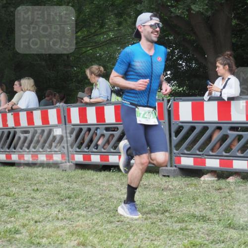 21.06.2025 - 27. Vierlanden-Triathlon KatJ http://msf.ph/oto/8012349 15.06.2025 13:08:25 Ziel 685, 740 meine-sportfotos.de
