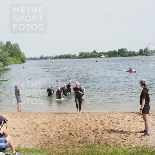 21.06.2025 - 27. Vierlanden-Triathlon MichiJ http://msf.ph/oto/8012361 15.06.2026 10:14:47 Schwimmen 476, 546, 559, 593, 608, 609, 1397 meine-sportfotos.de