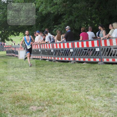 21.06.2025 - 27. Vierlanden-Triathlon KatJ http://msf.ph/oto/8012362 15.06.2025 13:08:26 Ziel 685 meine-sportfotos.de