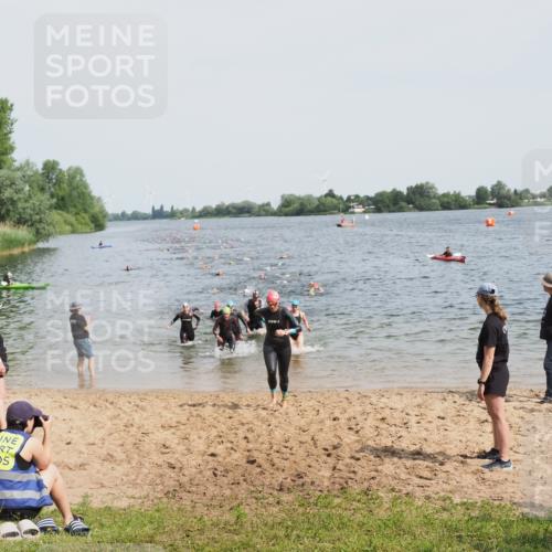 21.06.2025 - 27. Vierlanden-Triathlon MichiJ http://msf.ph/oto/8012380 15.06.2026 10:14:48 Schwimmen 476, 546, 559, 593, 608, 609, 1397 meine-sportfotos.de