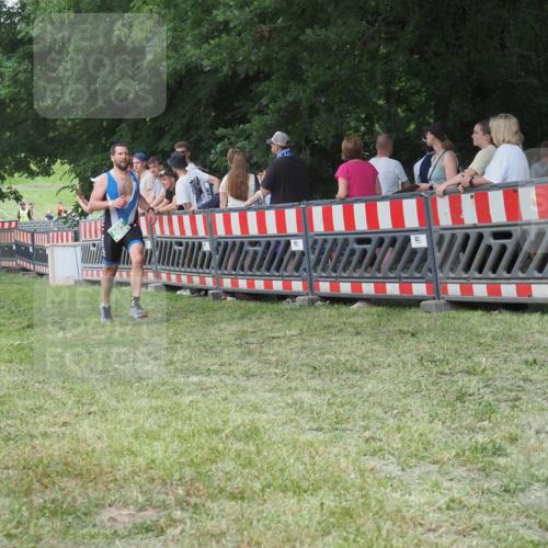21.06.2025 - 27. Vierlanden-Triathlon KatJ http://msf.ph/oto/8012385 15.06.2025 13:08:27 Ziel 685 meine-sportfotos.de