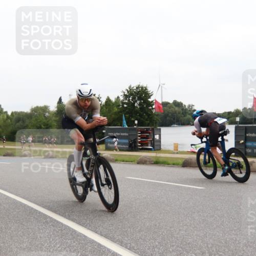 21.06.2025 - 27. Vierlanden-Triathlon H.Heesch http://msf.ph/oto/8012387 15.06.2025 13:24:12 Radfahren 1124, 1268, 1311, 1312 meine-sportfotos.de