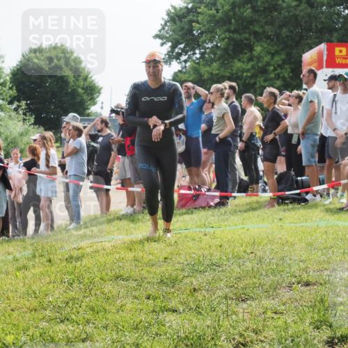 15.06.2025 - 27. Vierlanden-Triathlon KatJ http://msf.ph/oto/8012405 15.06.2025 10:14:07 Schwimmen 472, 475, 632 meine-sportfotos.de