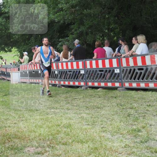 21.06.2025 - 27. Vierlanden-Triathlon KatJ http://msf.ph/oto/8012418 15.06.2025 13:08:27 Ziel 685 meine-sportfotos.de