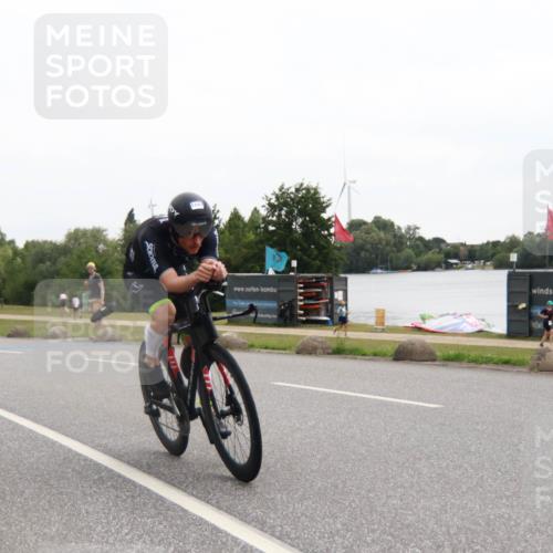 21.06.2025 - 27. Vierlanden-Triathlon H.Heesch http://msf.ph/oto/8012419 15.06.2025 13:24:30 Radfahren 1147 meine-sportfotos.de