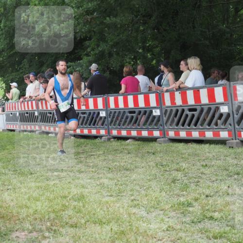 21.06.2025 - 27. Vierlanden-Triathlon KatJ http://msf.ph/oto/8012440 15.06.2025 13:08:27 Ziel 685 meine-sportfotos.de