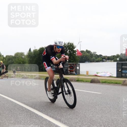 21.06.2025 - 27. Vierlanden-Triathlon H.Heesch http://msf.ph/oto/8012446 15.06.2025 13:24:41 Radfahren 1158, 1254 meine-sportfotos.de