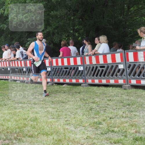21.06.2025 - 27. Vierlanden-Triathlon KatJ http://msf.ph/oto/8012455 15.06.2025 13:08:27 Ziel 685 meine-sportfotos.de