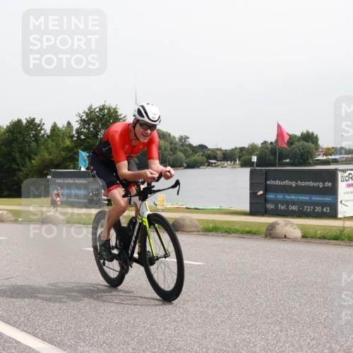 15.06.2025 - 27. Vierlanden-Triathlon H.Heesch http://msf.ph/oto/8012461 15.06.2025 11:08:19 Radfahren 191, 295, 743 meine-sportfotos.de