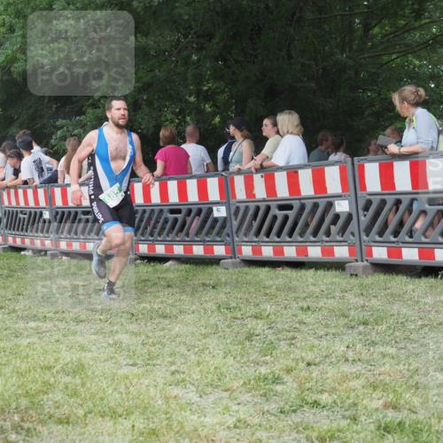 21.06.2025 - 27. Vierlanden-Triathlon KatJ http://msf.ph/oto/8012464 15.06.2025 13:08:28 Ziel 685 meine-sportfotos.de