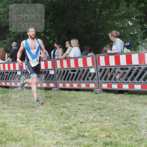 21.06.2025 - 27. Vierlanden-Triathlon KatJ http://msf.ph/oto/8012488 15.06.2025 13:08:28 Ziel 685 meine-sportfotos.de
