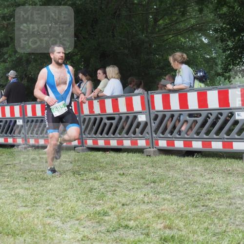 21.06.2025 - 27. Vierlanden-Triathlon KatJ http://msf.ph/oto/8012495 15.06.2025 13:08:28 Ziel 685 meine-sportfotos.de