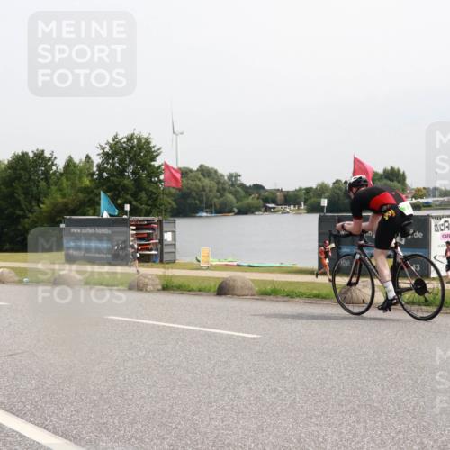 15.06.2025 - 27. Vierlanden-Triathlon H.Heesch http://msf.ph/oto/8012496 15.06.2025 11:08:25 Radfahren 191, 295, 662, 738 meine-sportfotos.de