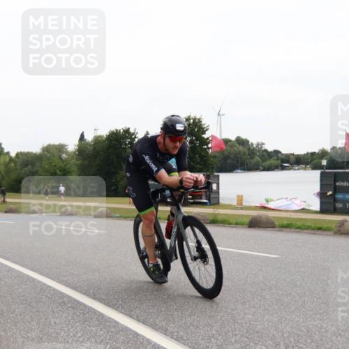 21.06.2025 - 27. Vierlanden-Triathlon H.Heesch http://msf.ph/oto/8012497 15.06.2025 13:25:10 Radfahren 1148 meine-sportfotos.de