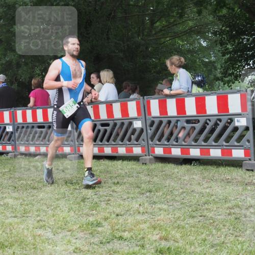 21.06.2025 - 27. Vierlanden-Triathlon KatJ http://msf.ph/oto/8012505 15.06.2025 13:08:28 Ziel 685 meine-sportfotos.de