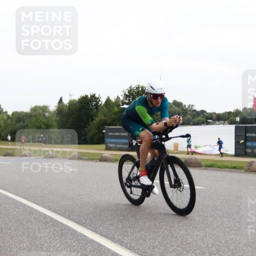 21.06.2025 - 27. Vierlanden-Triathlon H.Heesch http://msf.ph/oto/8012506 15.06.2025 13:25:14 Radfahren 1138, 1148 meine-sportfotos.de