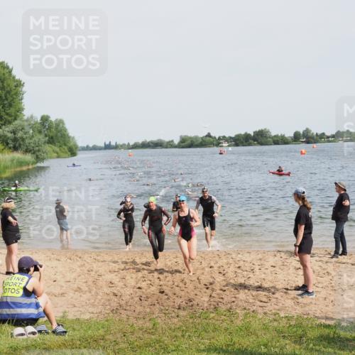 21.06.2025 - 27. Vierlanden-Triathlon MichiJ http://msf.ph/oto/8012508 15.06.2026 10:14:52 Schwimmen 476, 521, 525, 546, 559, 570, 593, 608, 1397 meine-sportfotos.de