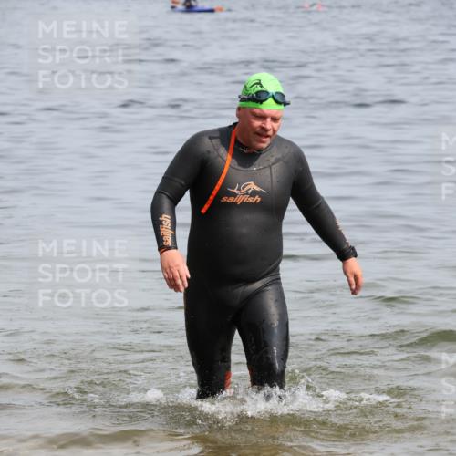 15.06.2025 - 27. Vierlanden-Triathlon Lena Gebhardt http://msf.ph/oto/8012514 15.06.2025 10:10:52 Schwimmen  meine-sportfotos.de