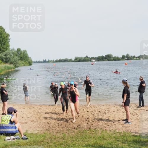 21.06.2025 - 27. Vierlanden-Triathlon MichiJ http://msf.ph/oto/8012517 15.06.2026 10:14:53 Schwimmen 476, 521, 525, 559, 570, 592, 593, 605, 608, 1397 meine-sportfotos.de