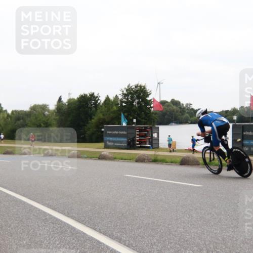 21.06.2025 - 27. Vierlanden-Triathlon H.Heesch http://msf.ph/oto/8012518 15.06.2025 13:25:15 Radfahren 1138, 1148, 1249 meine-sportfotos.de