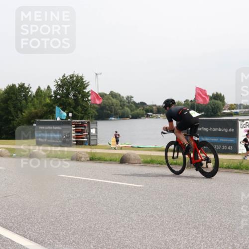 15.06.2025 - 27. Vierlanden-Triathlon H.Heesch http://msf.ph/oto/8012522 15.06.2025 11:08:30 Radfahren 662, 738 meine-sportfotos.de