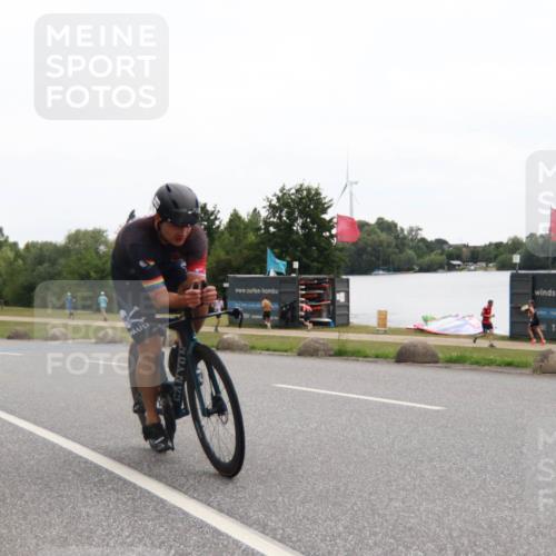 21.06.2025 - 27. Vierlanden-Triathlon H.Heesch http://msf.ph/oto/8012525 15.06.2025 13:25:26 Radfahren 1102 meine-sportfotos.de