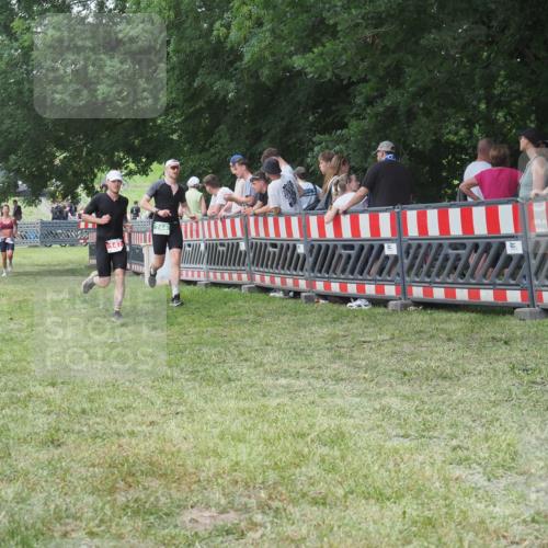 21.06.2025 - 27. Vierlanden-Triathlon KatJ http://msf.ph/oto/8012533 15.06.2025 13:09:34 Ziel 147, 225, 744 meine-sportfotos.de