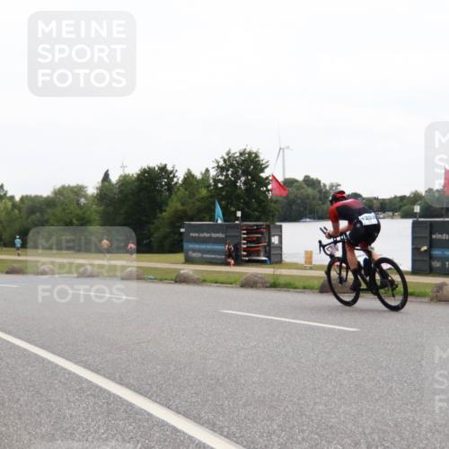 21.06.2025 - 27. Vierlanden-Triathlon H.Heesch http://msf.ph/oto/8012536 15.06.2025 13:25:30 Radfahren 1102 meine-sportfotos.de