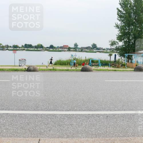 15.06.2025 - 27. Vierlanden-Triathlon H.Heesch http://msf.ph/oto/8012539 15.06.2025 11:07:01 Radfahren 549, 642 meine-sportfotos.de
