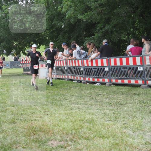 21.06.2025 - 27. Vierlanden-Triathlon KatJ http://msf.ph/oto/8012544 15.06.2025 13:09:34 Ziel 147, 225, 744 meine-sportfotos.de
