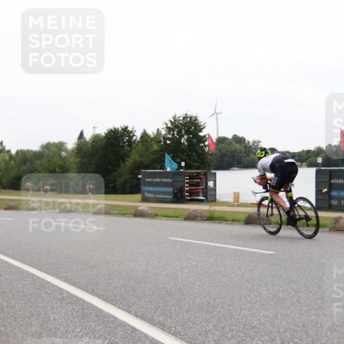 21.06.2025 - 27. Vierlanden-Triathlon H.Heesch http://msf.ph/oto/8012550 15.06.2025 13:25:35 Radfahren 1253 meine-sportfotos.de