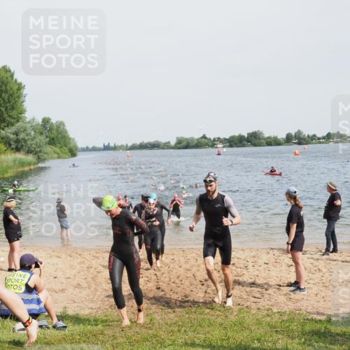 21.06.2025 - 27. Vierlanden-Triathlon MichiJ http://msf.ph/oto/8012552 15.06.2026 10:14:55 Schwimmen 476, 521, 525, 528, 570, 592, 593, 605, 608, 1397 meine-sportfotos.de