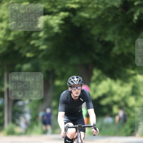 15.06.2025 - 7 Türme Triathlon Yannick Fuchs http://msf.ph/oto/8012553 15.06.2025 13:27:18 Radfahren 255, 772, 840, 1011 meine-sportfotos.de