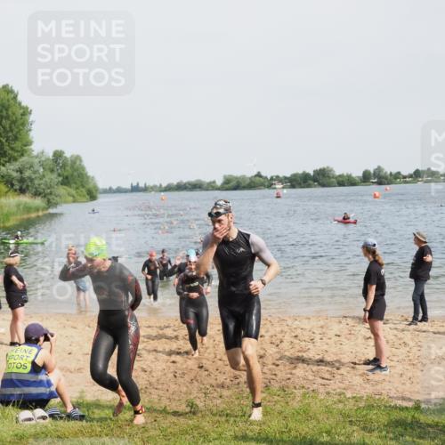 21.06.2025 - 27. Vierlanden-Triathlon MichiJ http://msf.ph/oto/8012555 15.06.2026 10:14:56 Schwimmen 476, 521, 525, 528, 570, 592, 593, 605, 608, 1397 meine-sportfotos.de