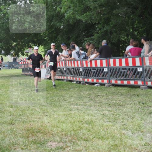 21.06.2025 - 27. Vierlanden-Triathlon KatJ http://msf.ph/oto/8012556 15.06.2025 13:09:34 Ziel 147, 225, 744 meine-sportfotos.de