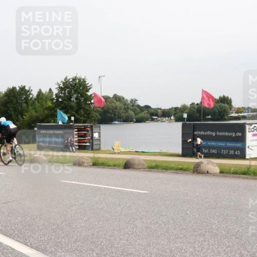 15.06.2025 - 27. Vierlanden-Triathlon H.Heesch http://msf.ph/oto/8012558 15.06.2025 11:08:33 Radfahren 722, 727, 738 meine-sportfotos.de